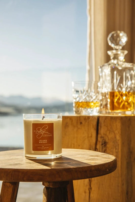 Geurkaars Island Whisky Large - 45 uur - Sojawas - Isle of Skye Candle by MoodCompanyNL