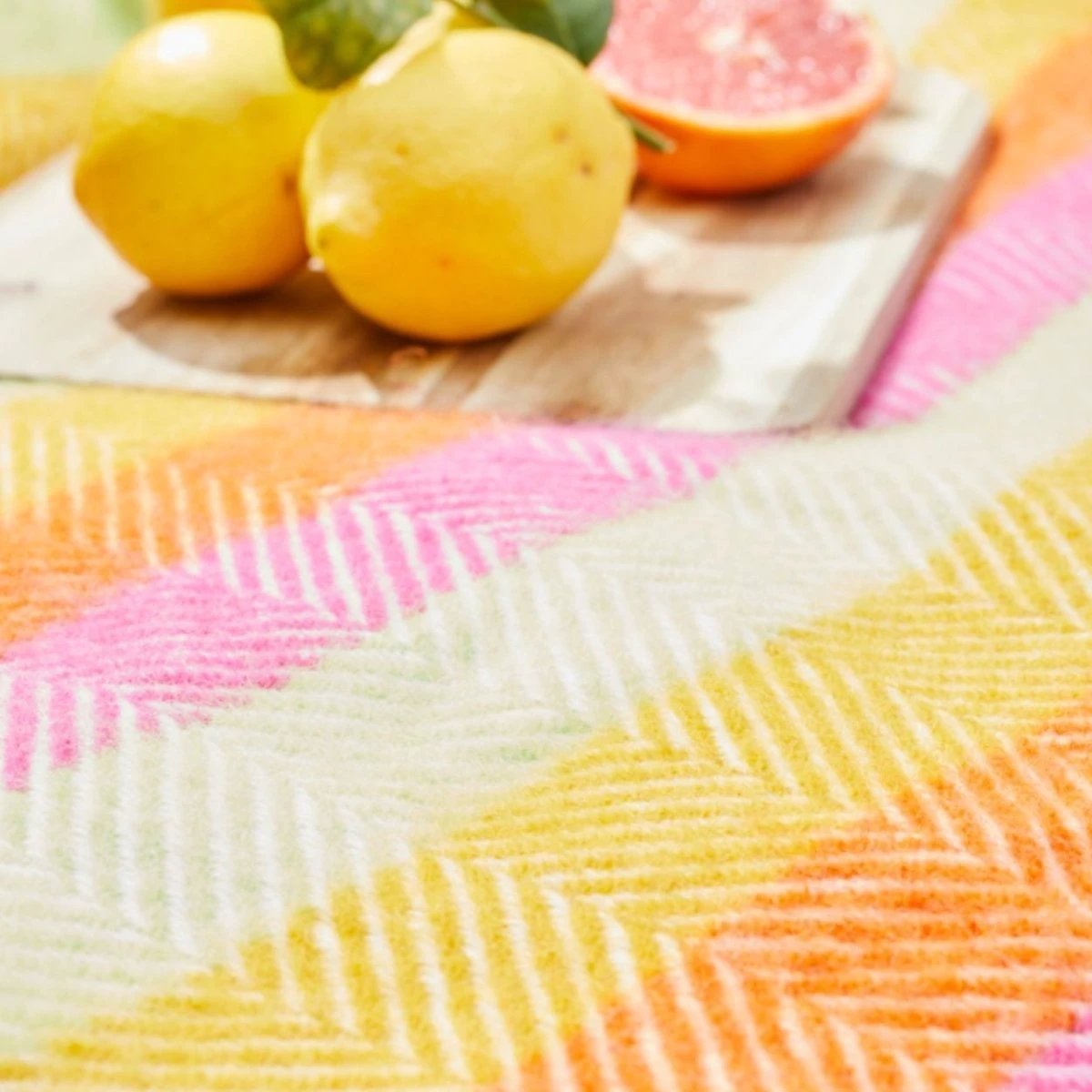 Picknickkleed Polo Visgraat Vrolijk Gestreept - Wol - Waterdicht - 145x183cm - Tweedmill by MoodCompanyNL