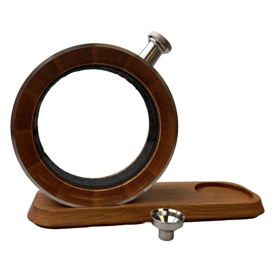 MoodCompanyNL - Porthole Decanter 500 ml – Luxe whiskykaraf van geblakerd Amerikaans eiken & glas - 6151217437470