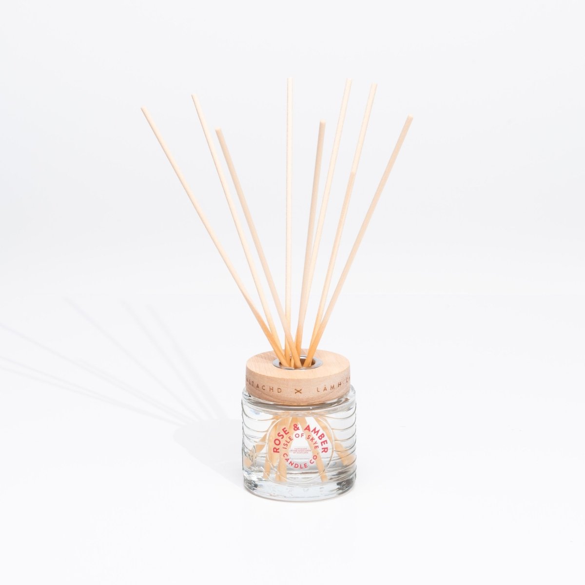 Mood Company - Reed Diffuser Rose & Amber - Handgemaakt - 10 weken - Isle of Skye Candle Company -
