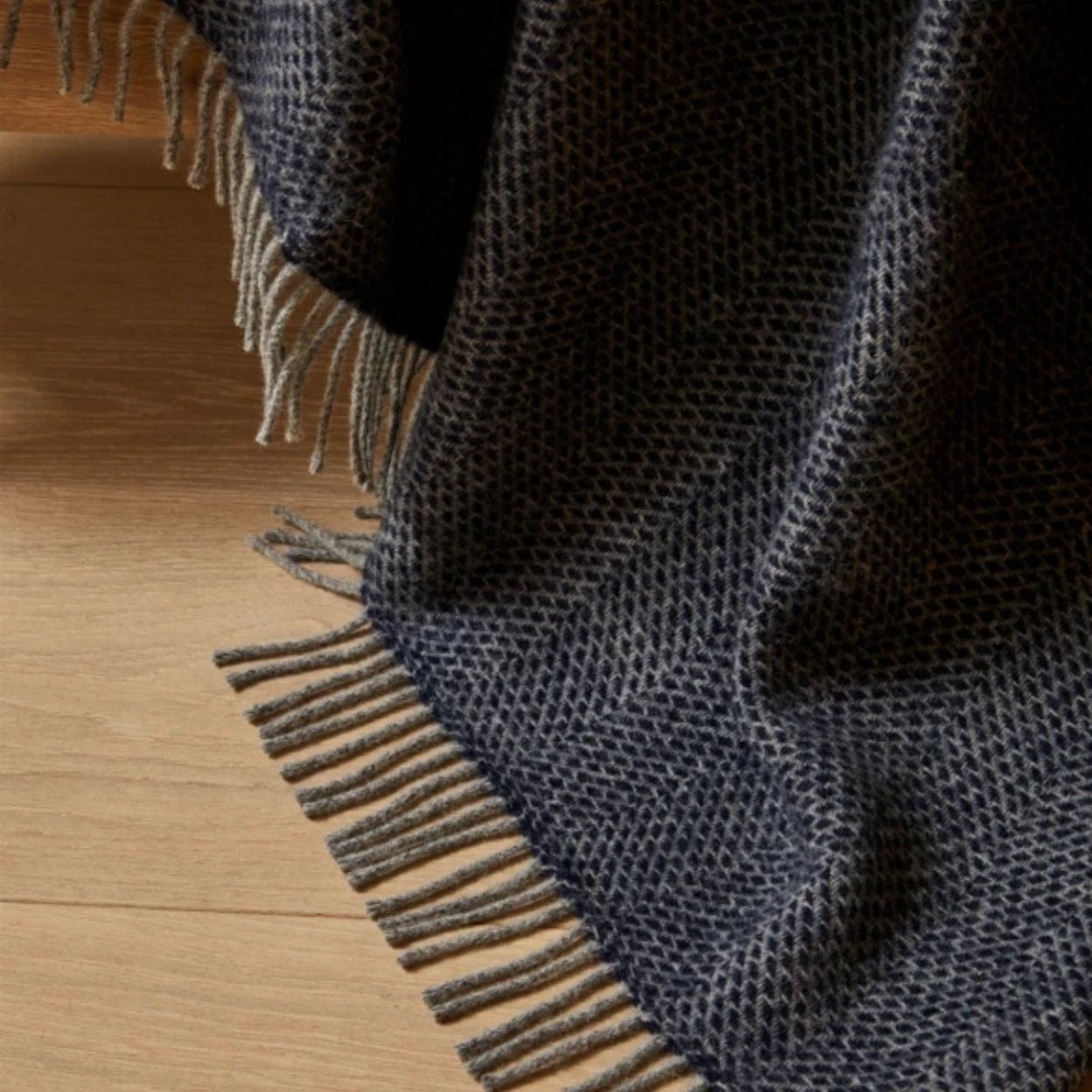 Sprei Beehive Marine Blauw met Grijs - 140x240 - Nieuw Wol - Tweedmill UK by MoodCompanyNL