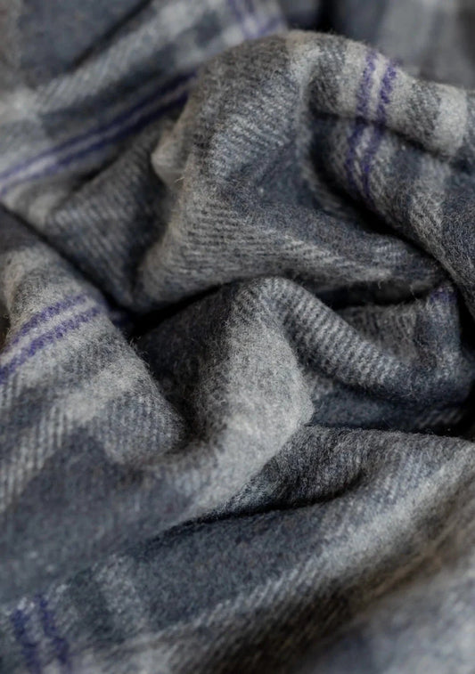 Sprei Tartan Persevere Flint Grey - 175x250 - Gerecycled Wol - TBCo Scotland by MoodCompanyNL