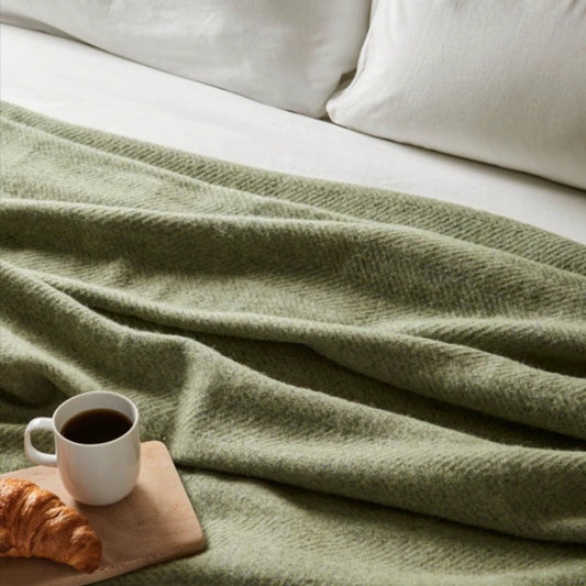 Sprei Visgraat Varen Groen met Grijs - 140x240 - Nieuw Wol - Tweedmill UK by MoodCompanyNL