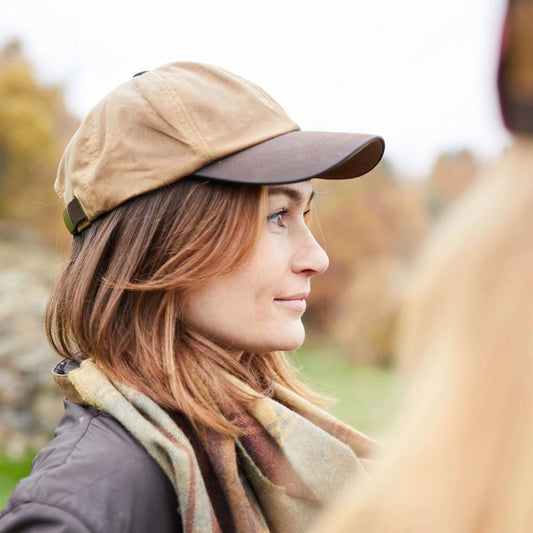 Wax Baseball Cap Sand – Waxed Cotton Pet met Leren Klep (Made in UK) by Mood Company