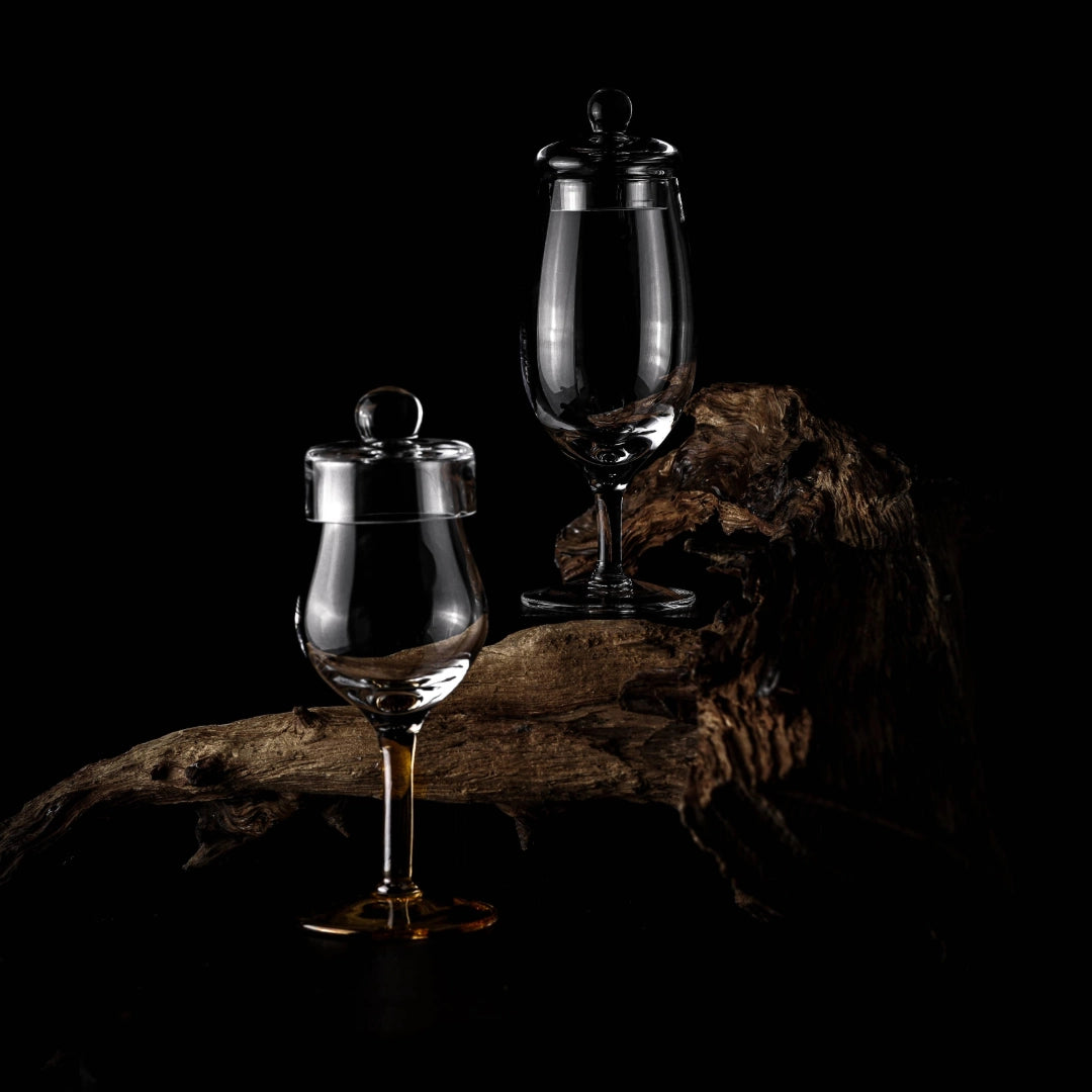 Amber Tasting Box – 2 handgemaakte whiskyglazen met deksels – Amber Glass