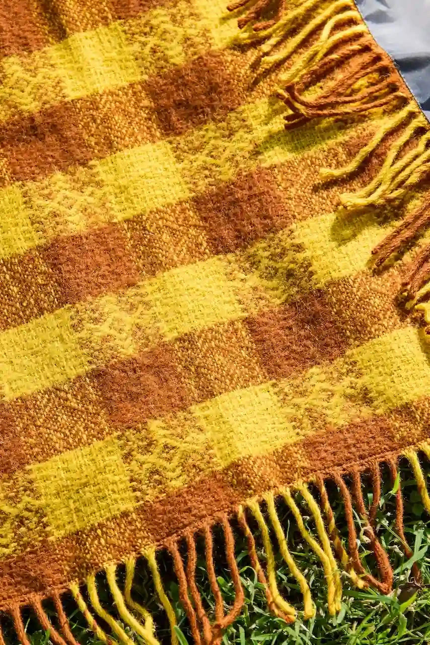 Picknickkleed Polo Okergeel en Bruin geruit - Wol - Leren Draagset - Waterdicht - 145x183cm - Tweedmill by MoodCompanyNL