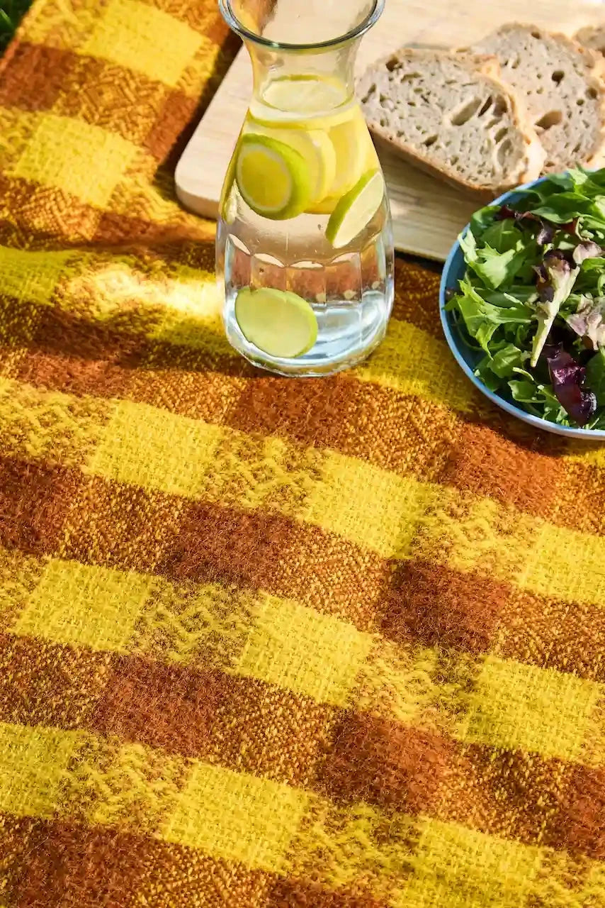 Picknickkleed Polo Okergeel en Bruin geruit - Wol - Leren Draagset - Waterdicht - 145x183cm - Tweedmill by MoodCompanyNL