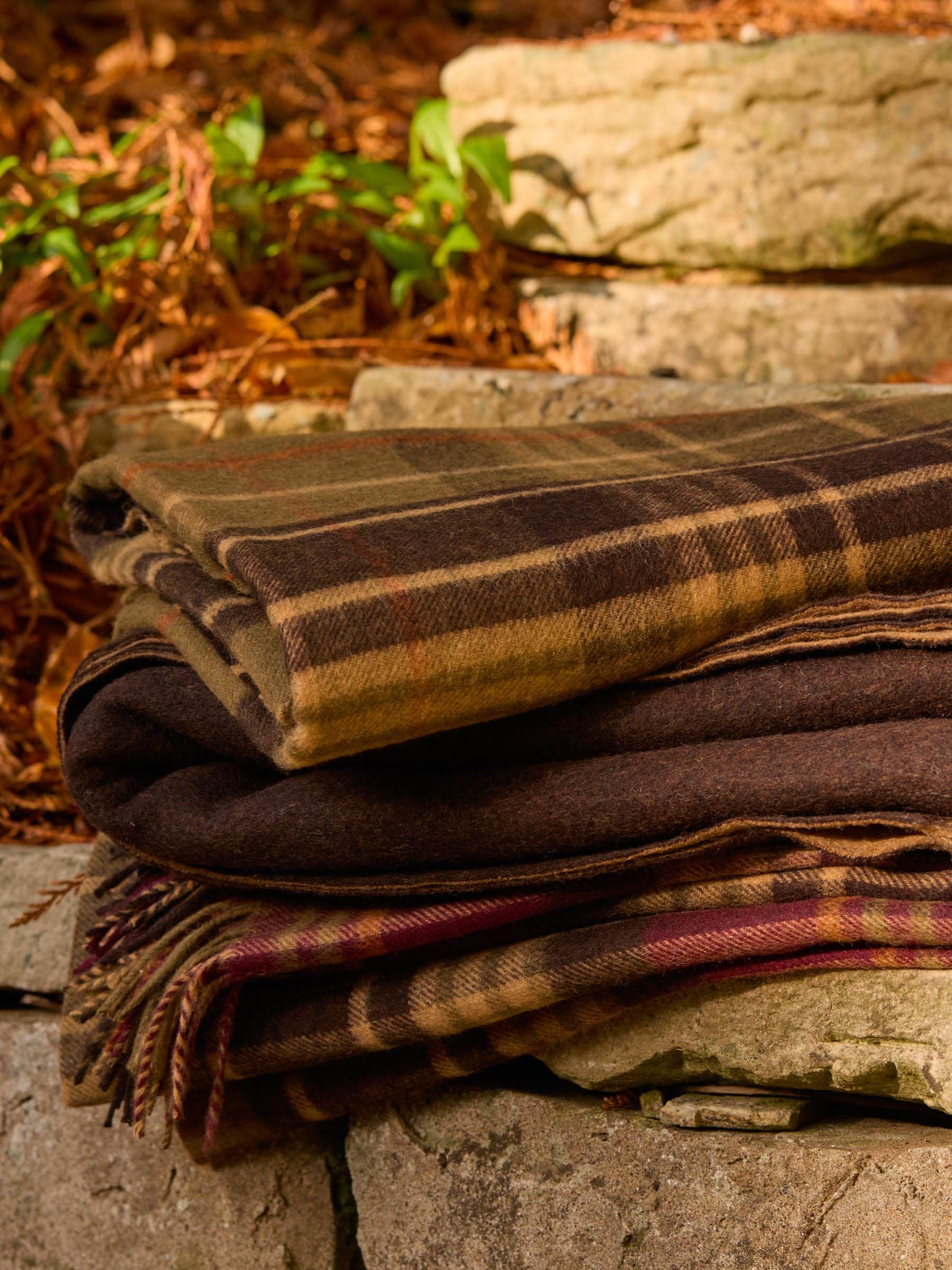 Plaid Estate Bordeaux - Country Side Collection - Merino Lamswol - 140x185 - Bronte by Moon Scotland
