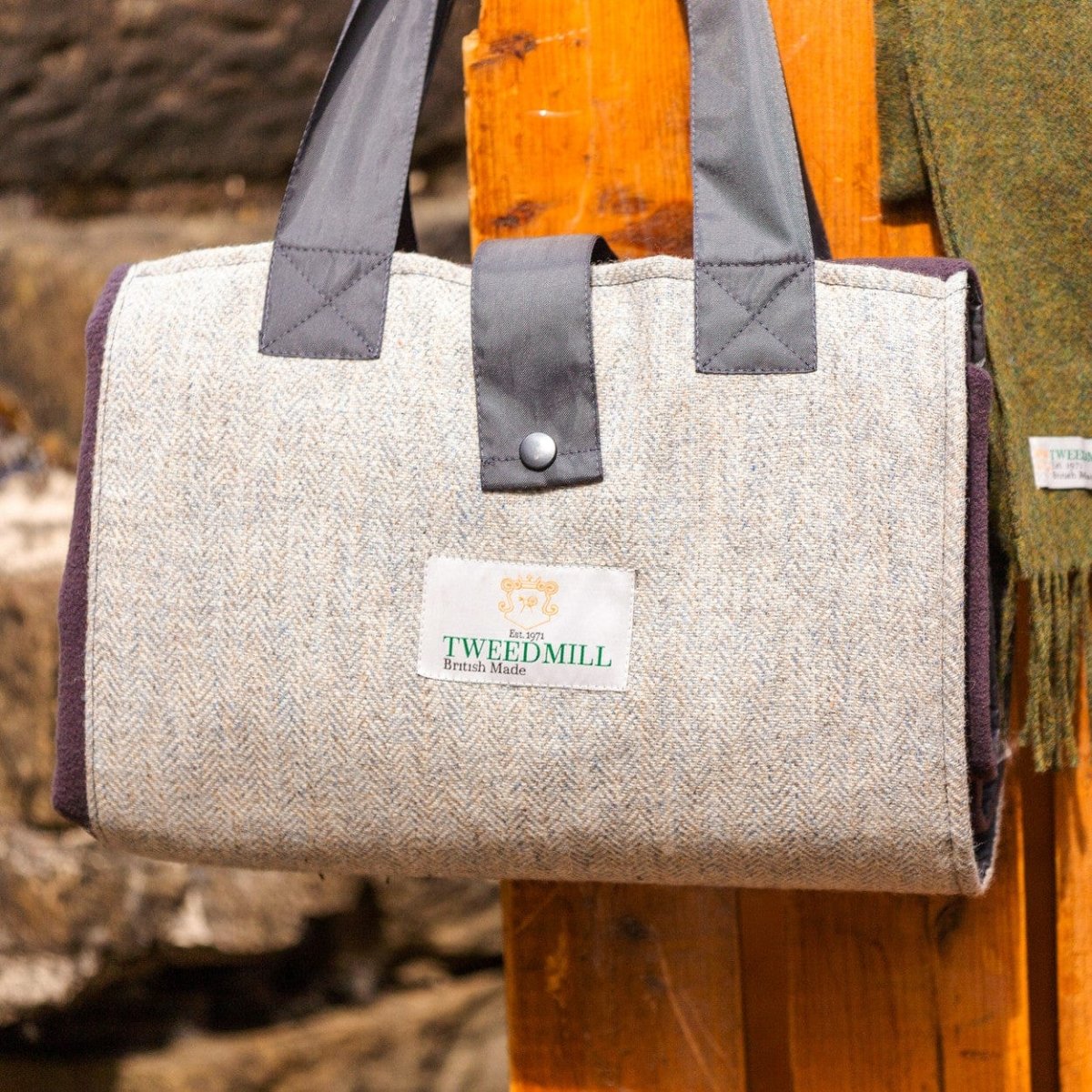 MoodCompanyNL - Picknickkleed Leisure Visgraat Grijs - Fleece - Waterdicht - 137x137cm - Tweedmill - 5060674575568