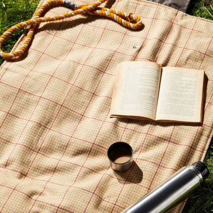 MoodCompanyNL - Picknickkleed Walker Geruit Tweed 390 Geel - Tweed - Waterdicht - 66 × 98cm - Tweedmill - 5060958302644