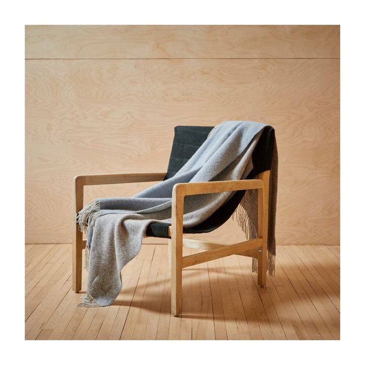 MoodCompanyNL - Plaid Dartmoor Blauw en Grijs (Blue Mist) - voor en achterzijde verschillend - 150x183 - Nieuw Wol - Tweedmill UK - 5060958300671