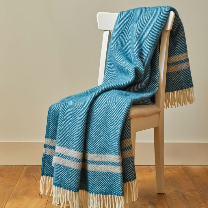 MoodCompanyNL - Plaid Visgraat 2 streep BlauwGroen (Teal) en Grijs - 150x183 - Nieuw Wol - Tweedmill UK - 5060958302743