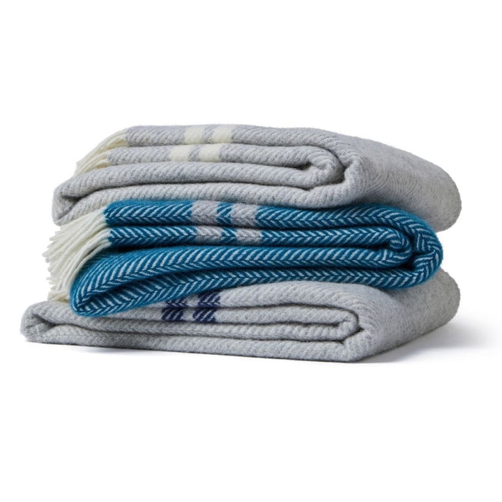 MoodCompanyNL - Plaid Visgraat 2 streep BlauwGroen (Teal) en Grijs - 150x183 - Nieuw Wol - Tweedmill UK - 5060958302743