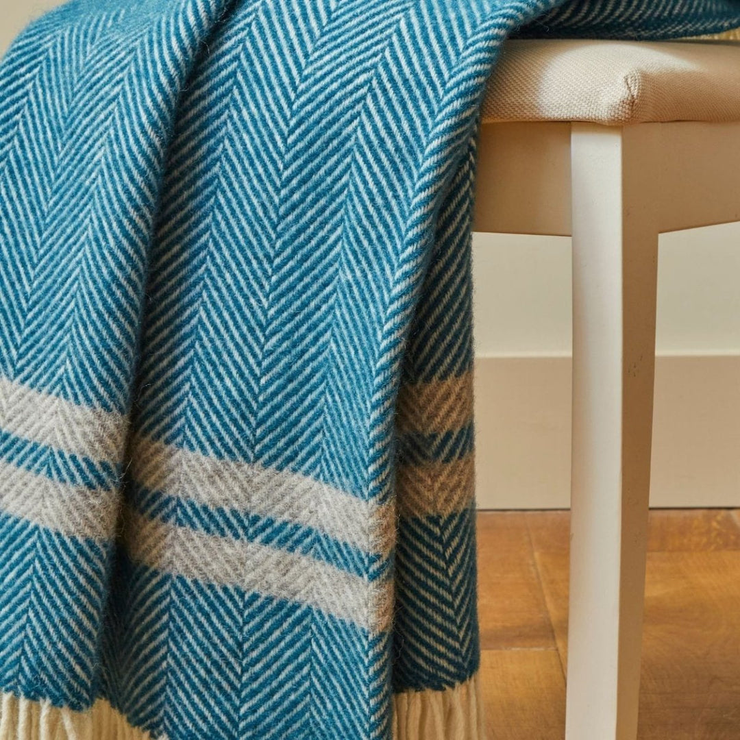 MoodCompanyNL - Plaid Visgraat 2 streep BlauwGroen (Teal) en Grijs - 150x183 - Nieuw Wol - Tweedmill UK - 5060958302743