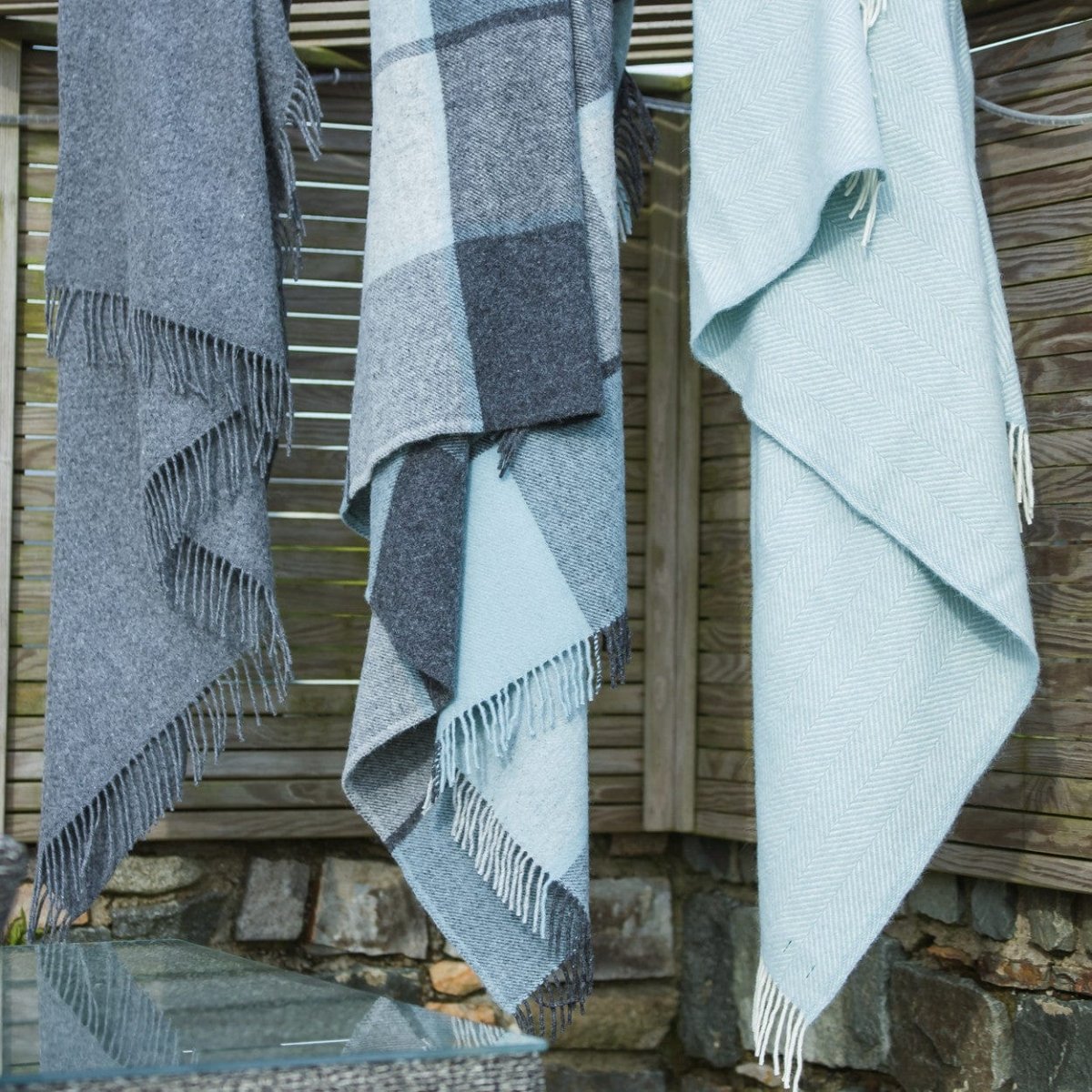 MoodCompanyNL - Plaid Visgraat Lichtblauw (Duck Egg) - 150x183 - Nieuw Wol - Tweedmill UK - 5060445890142