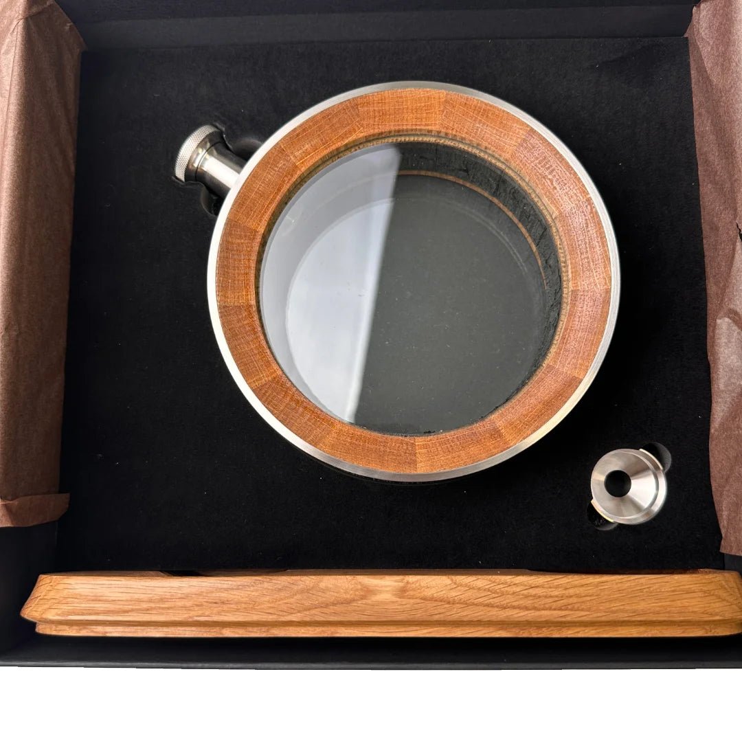 MoodCompanyNL - Porthole Decanter 700 ml – Luxe whiskykaraf van geblakerd Amerikaans eiken & glas (kopie) - 6151217498471