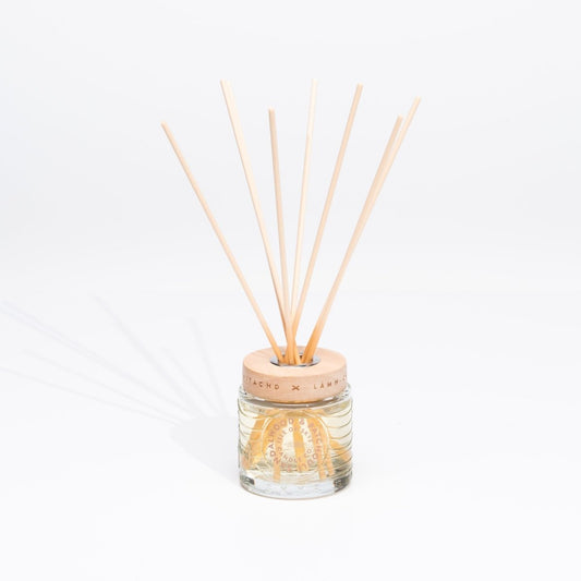 Mood Company - Reed Diffuser Sandalwood & Patchouli - Handgemaakt - 10 weken - Isle of Skye Candle Company - 5060346381343