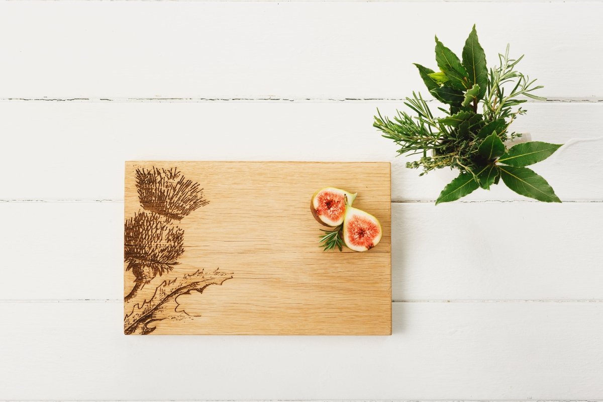 MoodCompanyNL - Serveerplank Distel - 30x20 - Schots Eikenhout - Scottish Made - 5060426285134