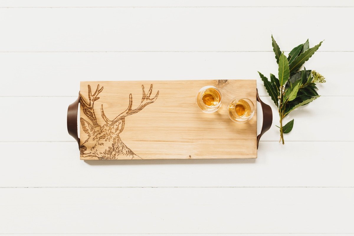 MoodCompanyNL - Serveerplank Edelhert met leren handvatten - 45x20 - Schots Eikenhout - Scottish Made - 5060426286759