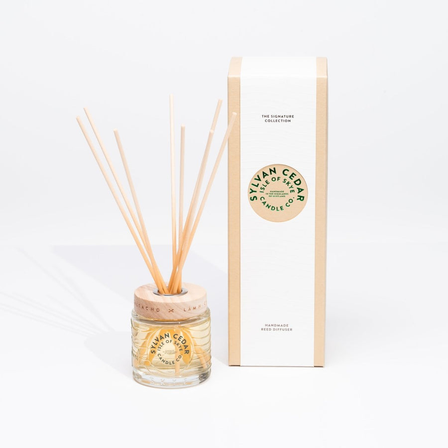 Mood Company - Sylvan Cedar Reed Diffuser - 10 week – non‑stop bosgeur in huis - Isle of Skye Candle Company - 5060346381008