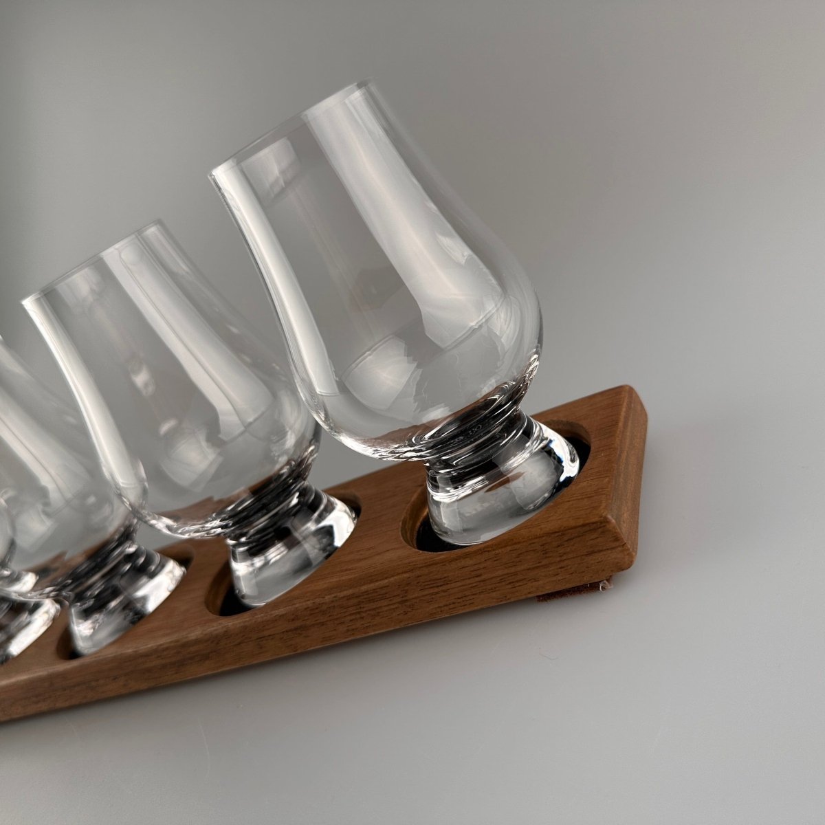 MoodCompanyNL - Whiskyglashouder met glaswerk - Handgemaakt - E.W.B. België - 6151216059079